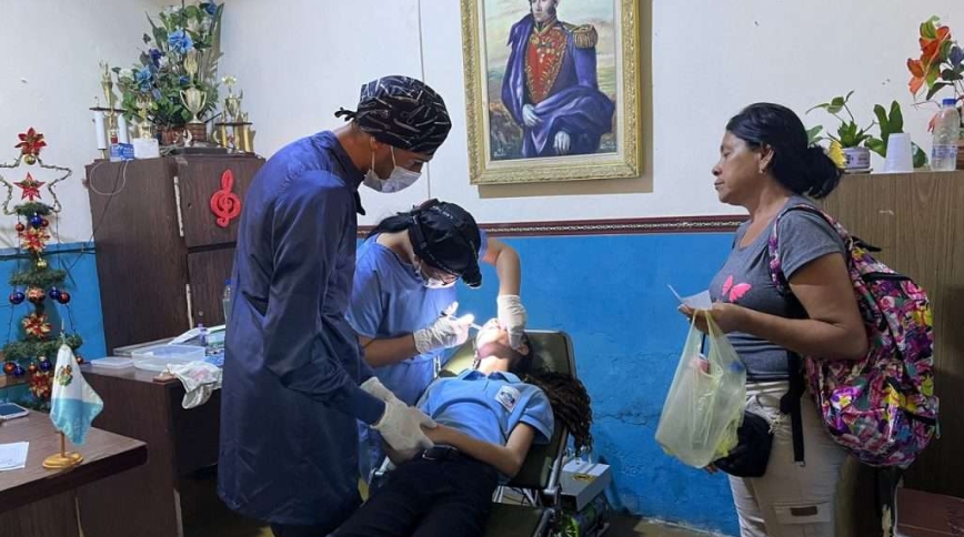 Estudiantes recibieron atención médica durante una jornada de salud